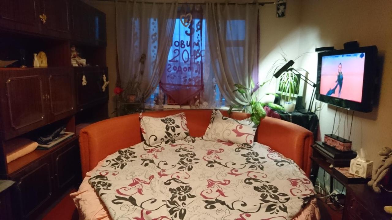 קייב Apartment On Raisy Okipnoi 5 מראה חיצוני תמונה